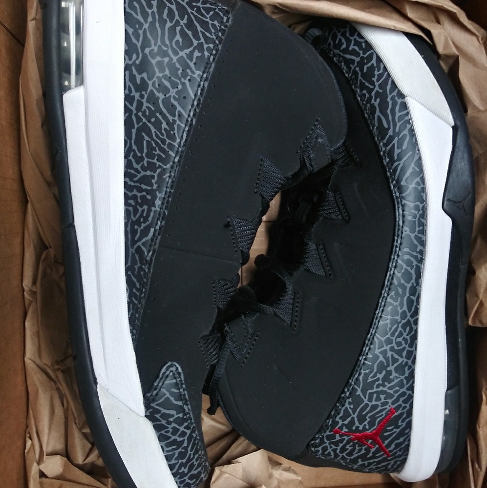 New Size 9.5 Jordan Air Deluxe high top sneakers